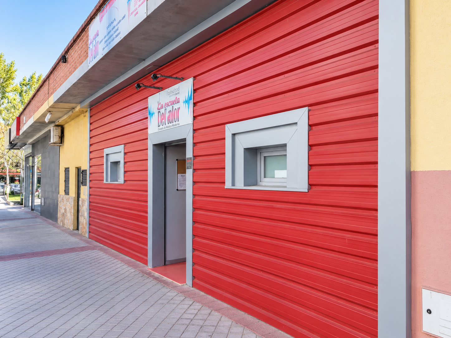 Entrada a La Escuela de Calor